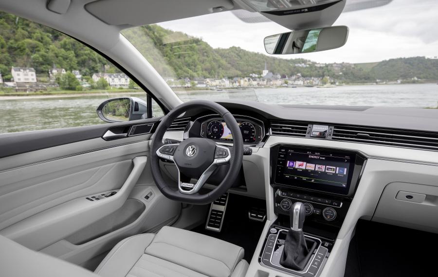 Интерьер Volkswagen Passat Alltrack (B8) 2019 года  (WW) (фото 52 из 67)